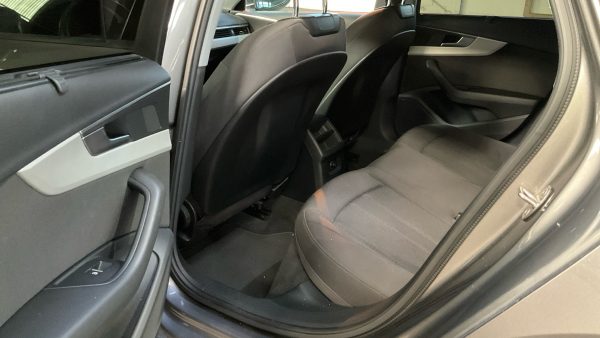 2019 Audi A4 AVANT 30 TDI S TRONIC - Image 12