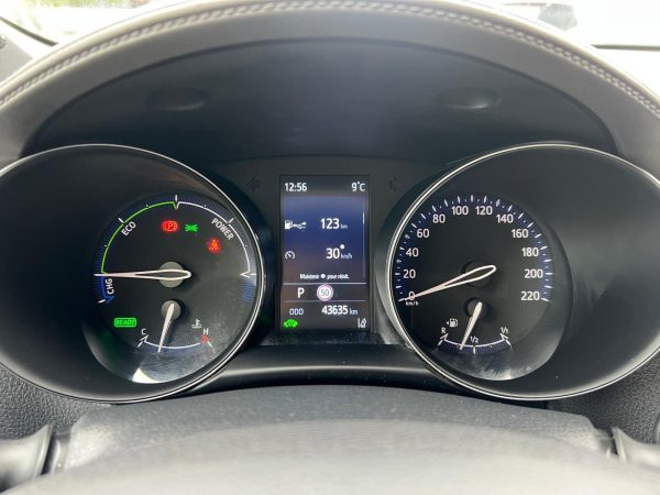 2021 Toyota C-HR 2.0 Hybrid - Image 13