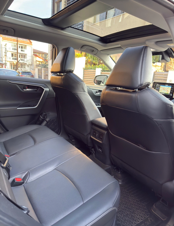 2022 Toyota RAV4 2.5 Hybrid VVT-iE 4×4 Exclusive - Image 8