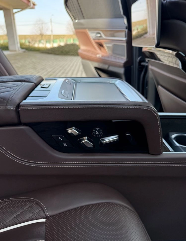 2019 BMW 745Le xDrive AT PHEV - Image 9