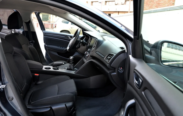2020 Renault Megane BLUE dCi 115 INTENS - Image 3