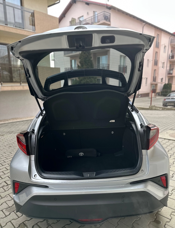 2023 Toyota C-HR 1.8 HSD 122 CP 4×2 CVT C-Lassy Bi-Tone - Image 6