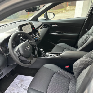 2023 Toyota C-HR 1.8 HSD 122 CP 4×2 CVT C-Lassy Bi-Tone - Image 7