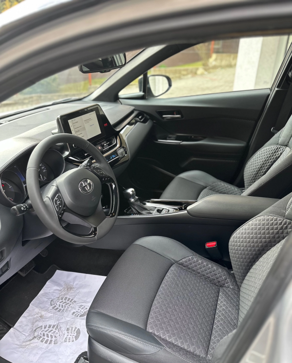 2023 Toyota C-HR 1.8 HSD 122 CP 4×2 CVT C-Lassy Bi-Tone - Image 7