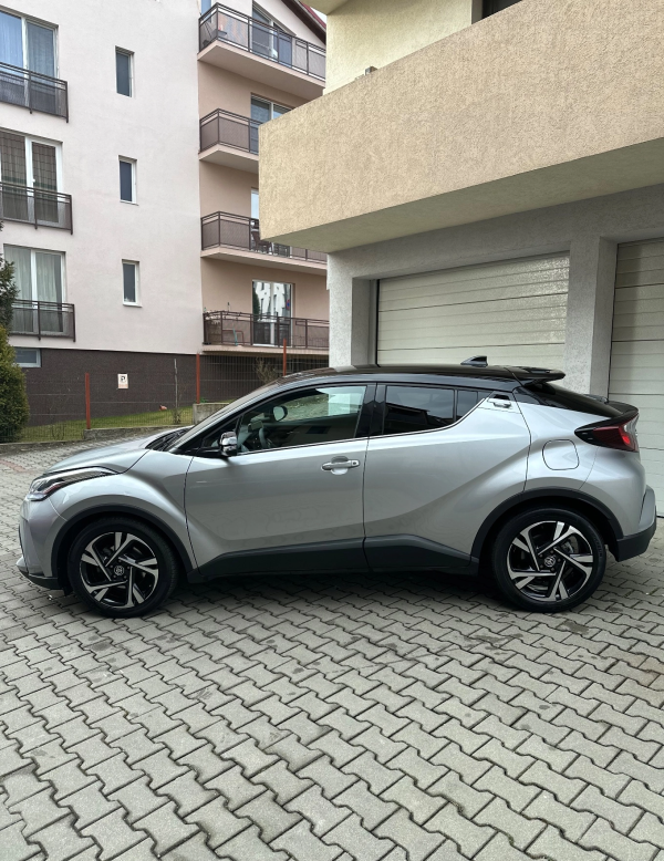 2023 Toyota C-HR 1.8 HSD 122 CP 4×2 CVT C-Lassy Bi-Tone - Image 2